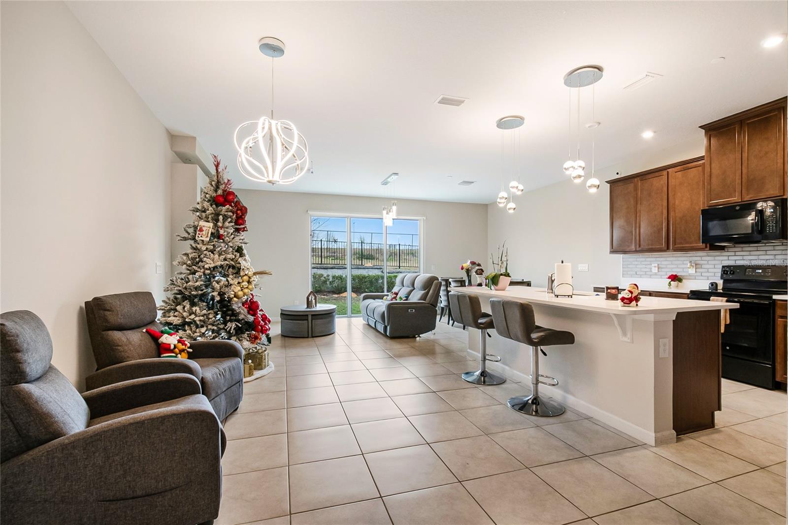 HOLDEN RDG TWNHMS - Residential