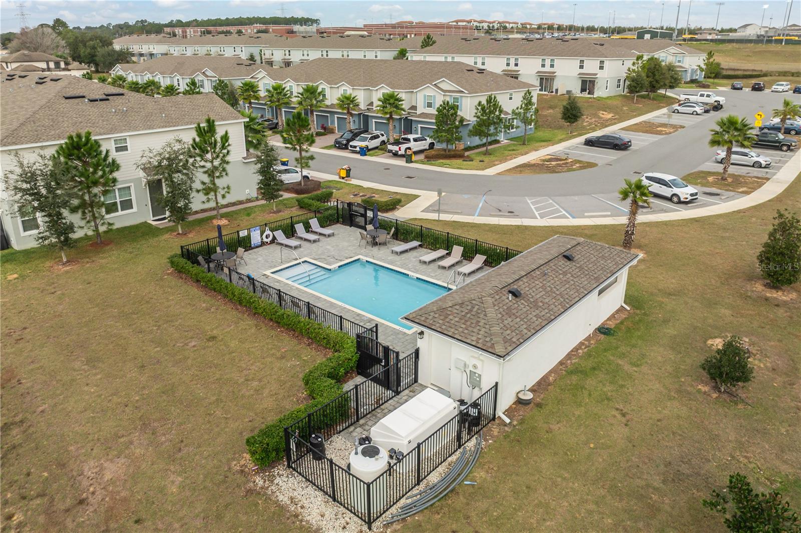 HOLDEN RDG TWNHMS - Residential