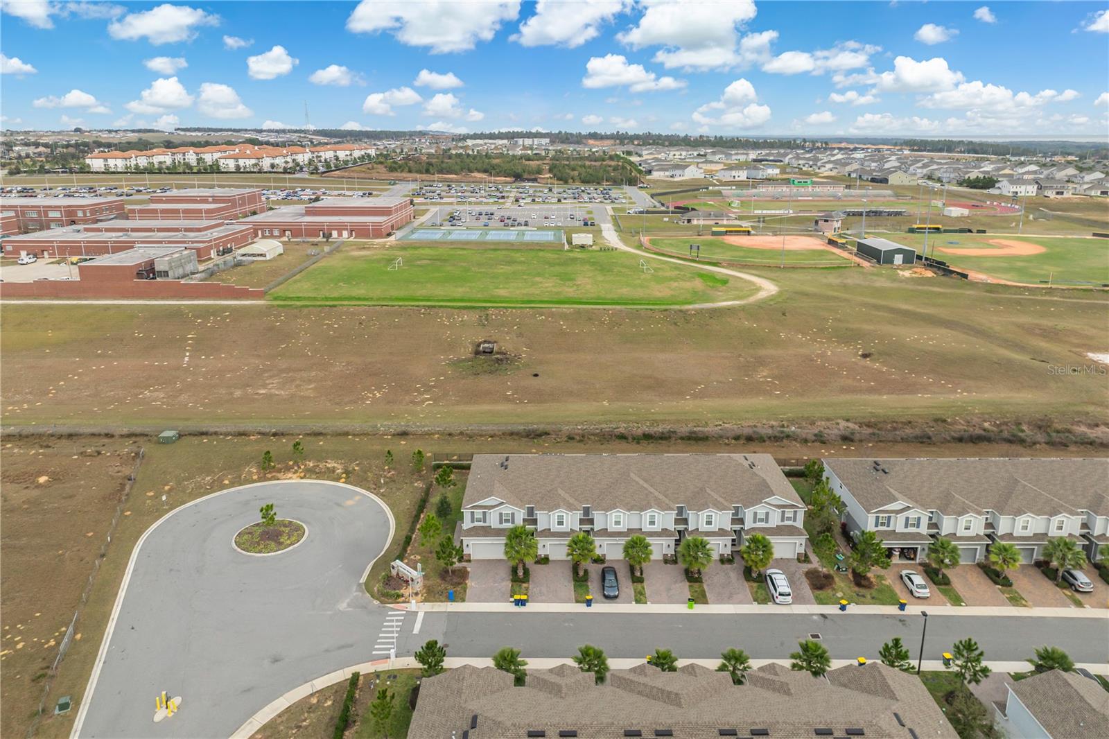 HOLDEN RDG TWNHMS - Residential