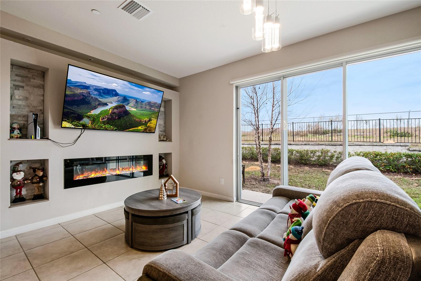 HOLDEN RDG TWNHMS - Residential