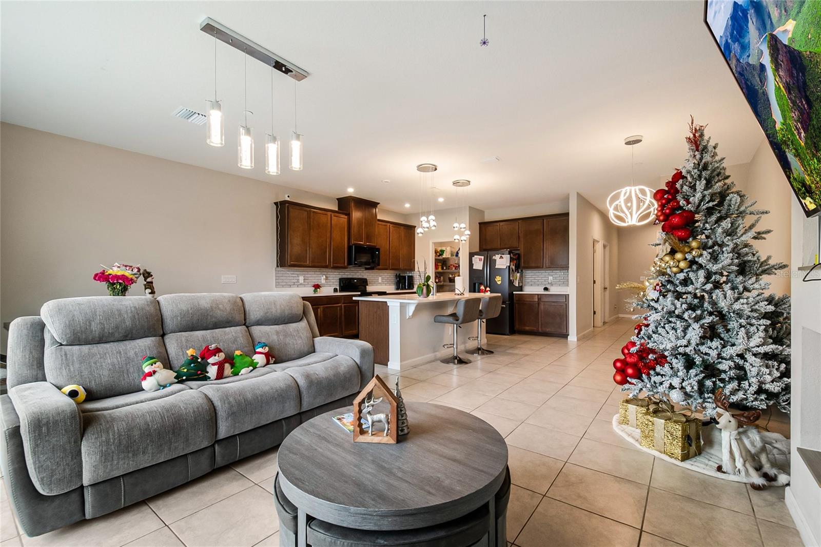 HOLDEN RDG TWNHMS - Residential