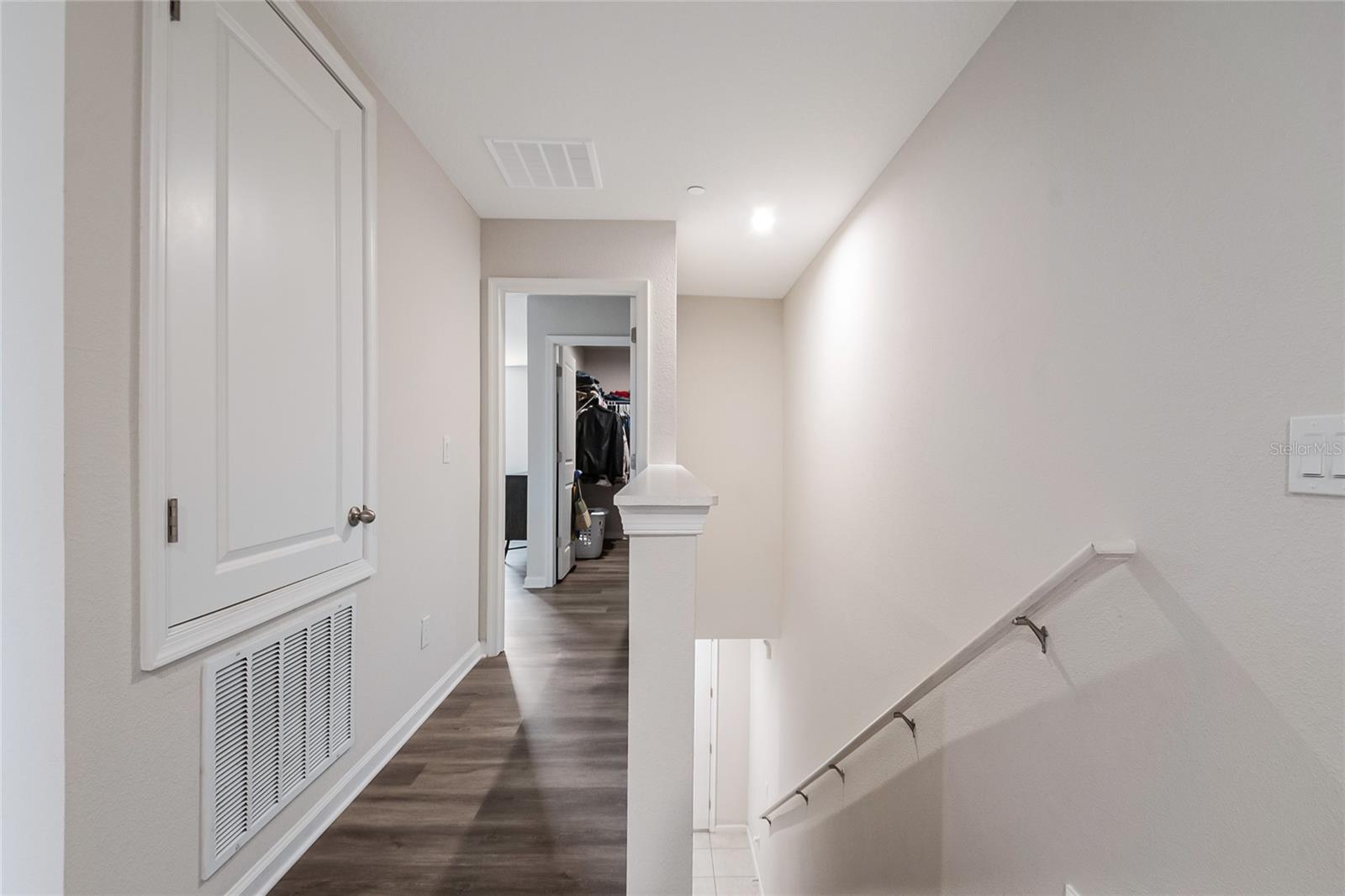 HOLDEN RDG TWNHMS - Residential