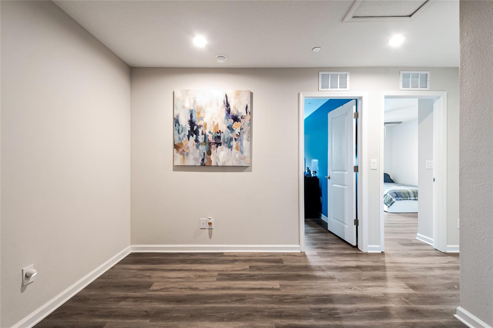 HOLDEN RDG TWNHMS - Residential