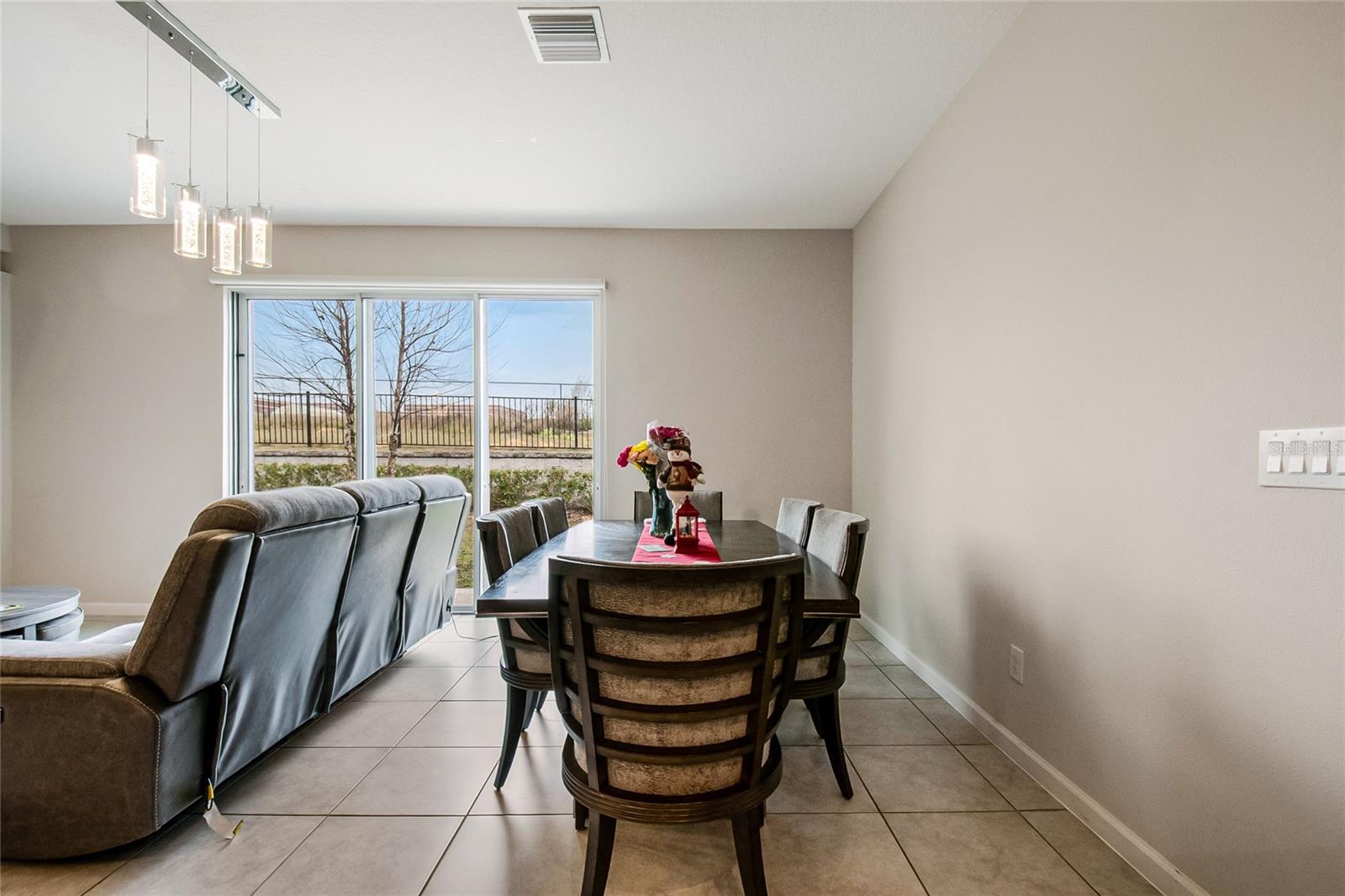 HOLDEN RDG TWNHMS - Residential