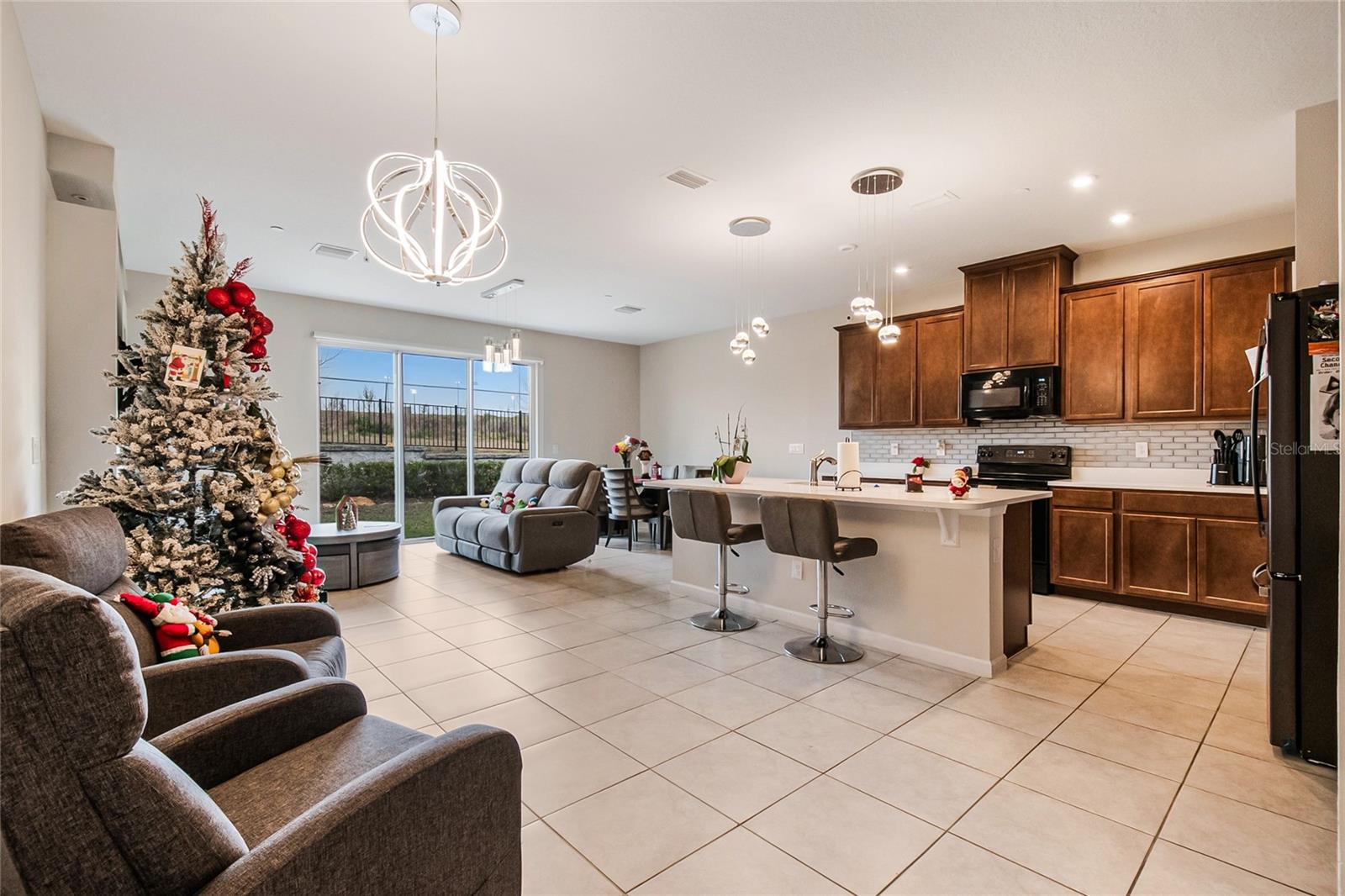 HOLDEN RDG TWNHMS - Residential