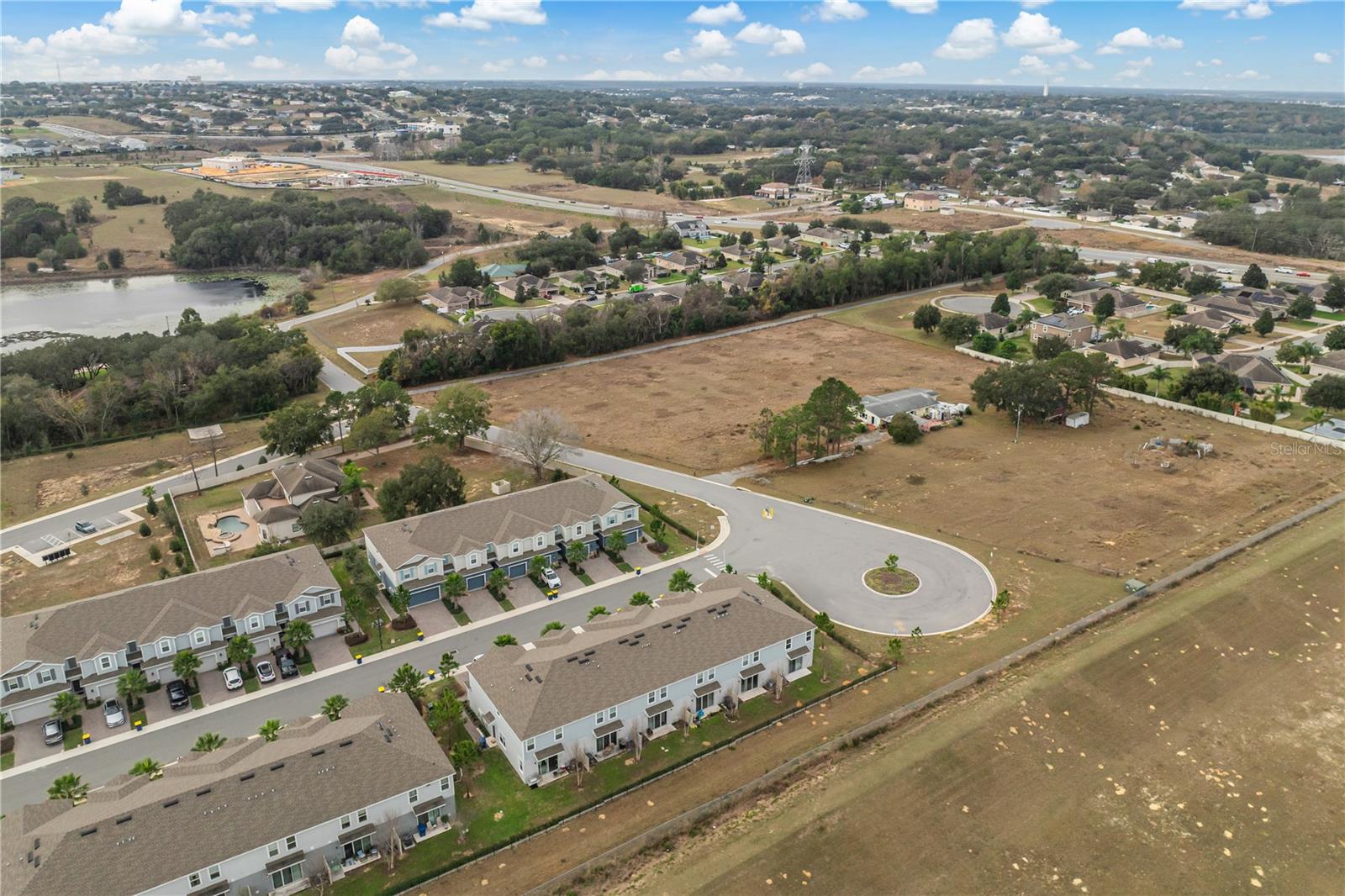 HOLDEN RDG TWNHMS - Residential