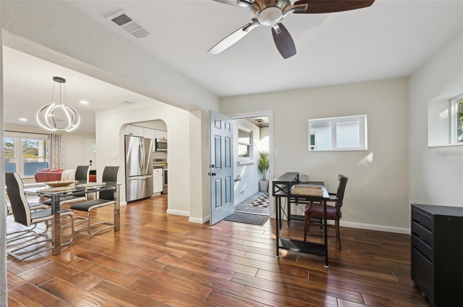SOUTH GATE - Residential