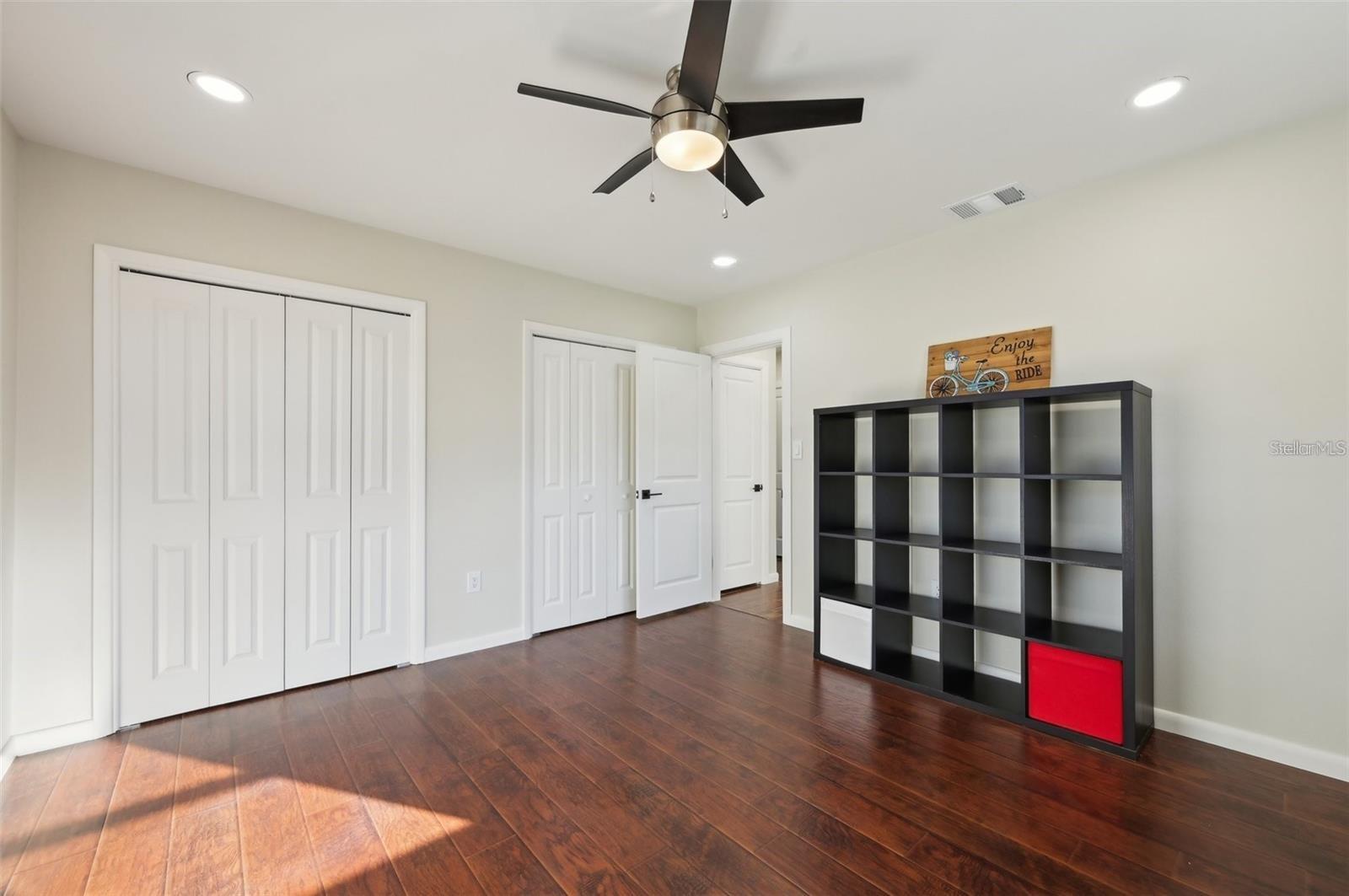 SOUTH GATE - Residential