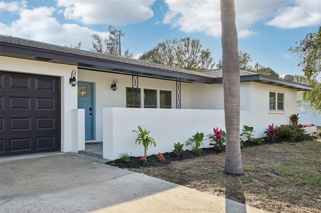 Photo of 2746 Tangelo Drive, Sarasota, FL 34239 (MLS # A4668268)