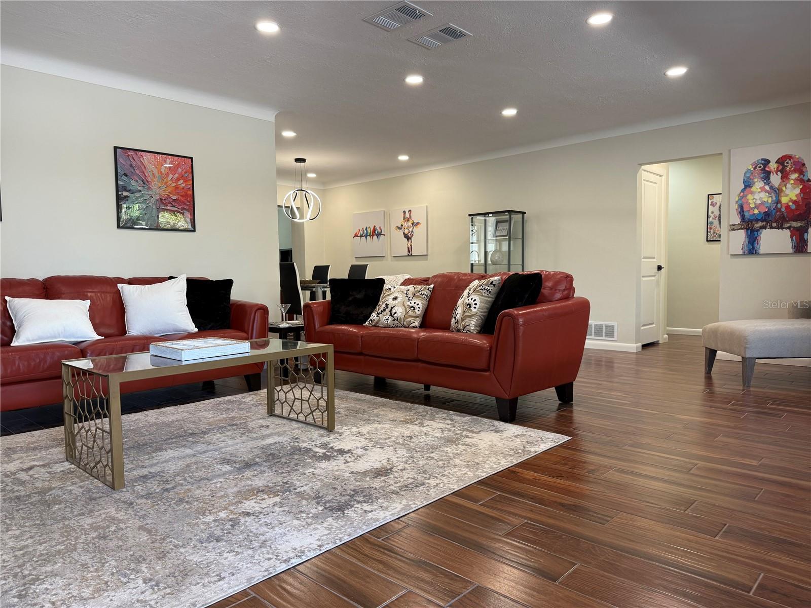 SOUTH GATE - Residential