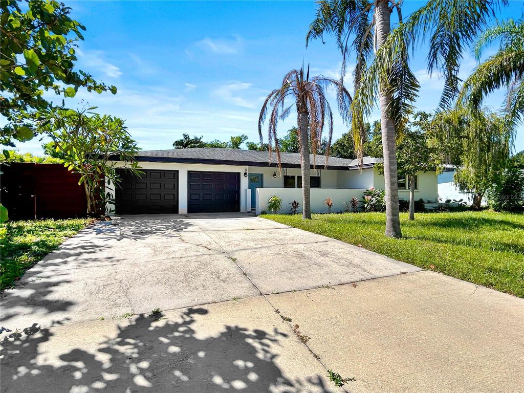 Photo of 2746 Tangelo Drive, Sarasota, FL 34239 (MLS # A4668268)