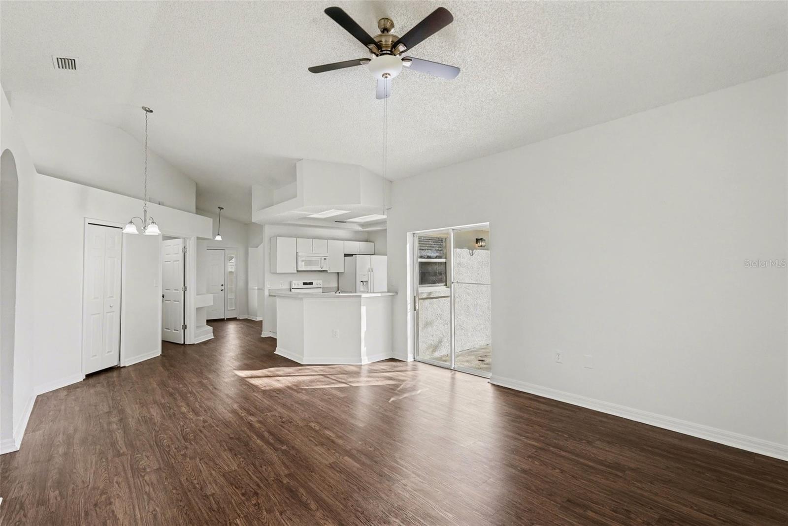 558 N HATCHER STREET SE