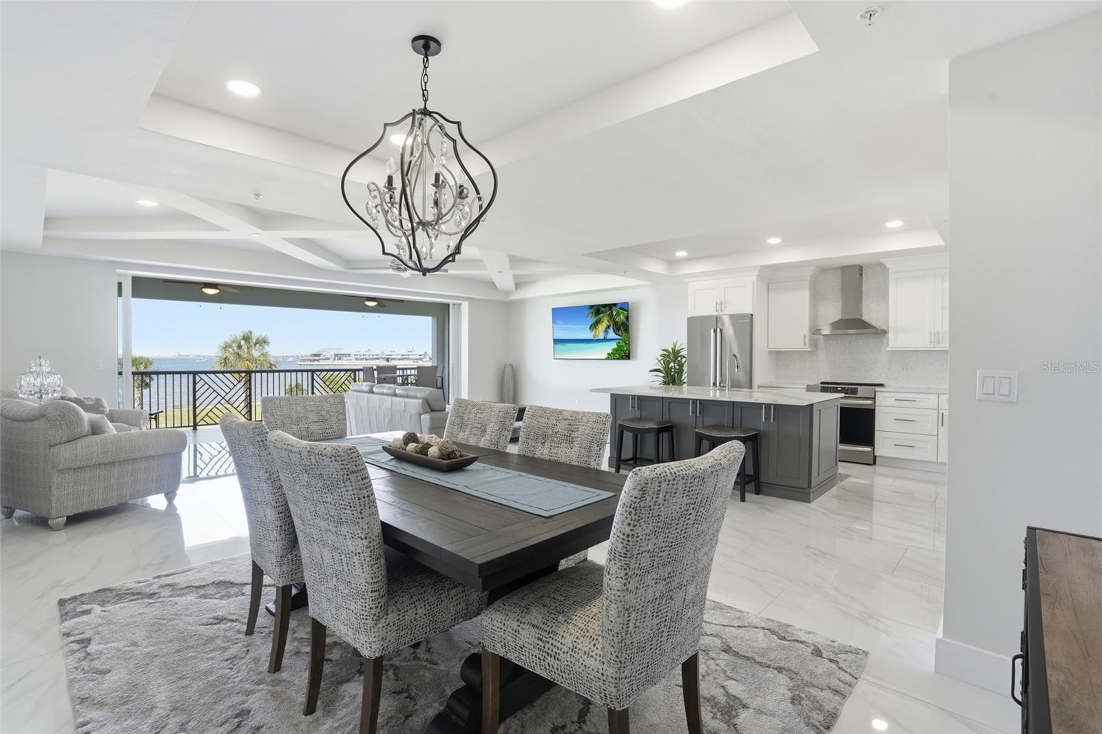 PARADISE POINTE - Residential