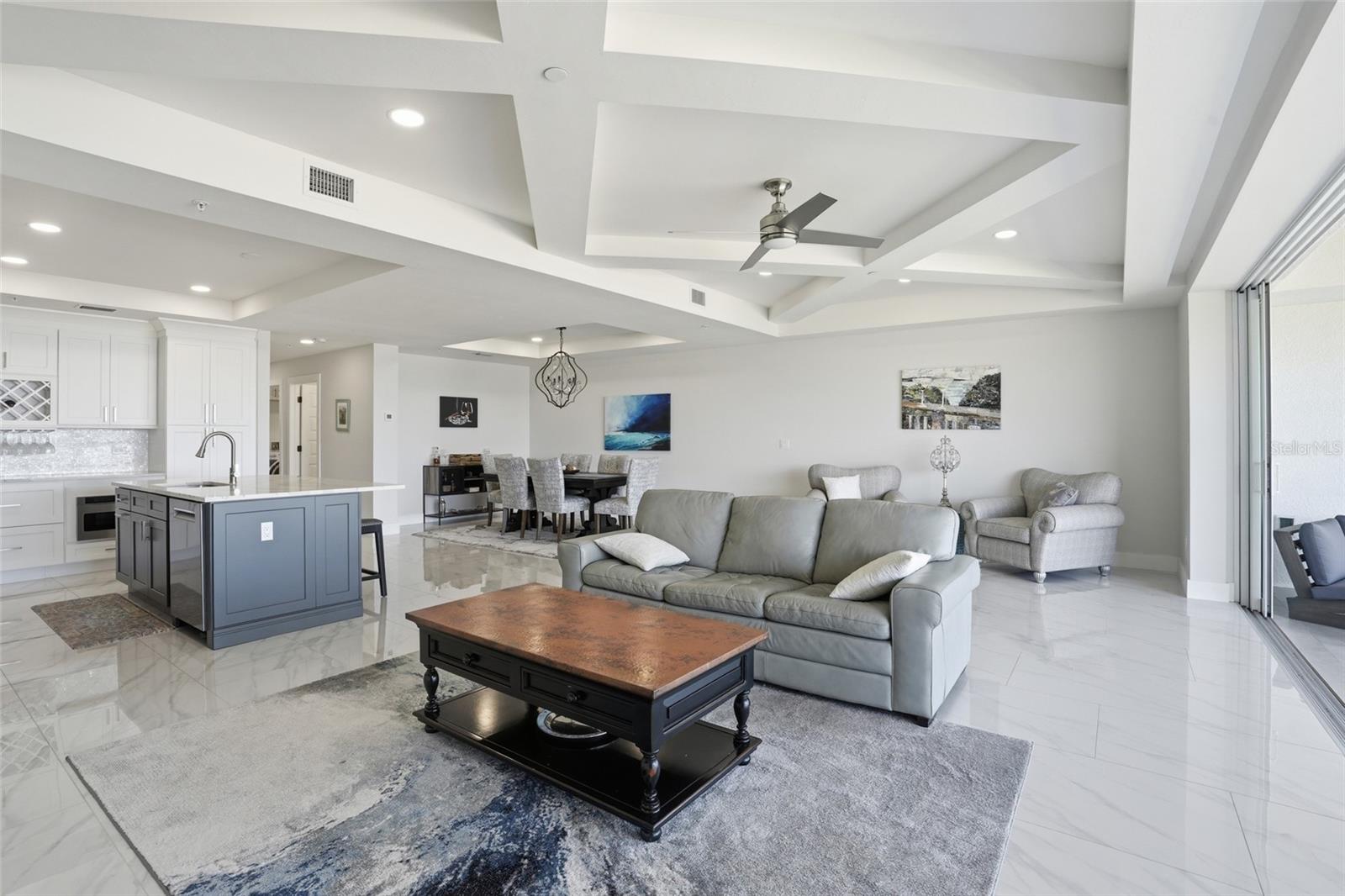 PARADISE POINTE - Residential