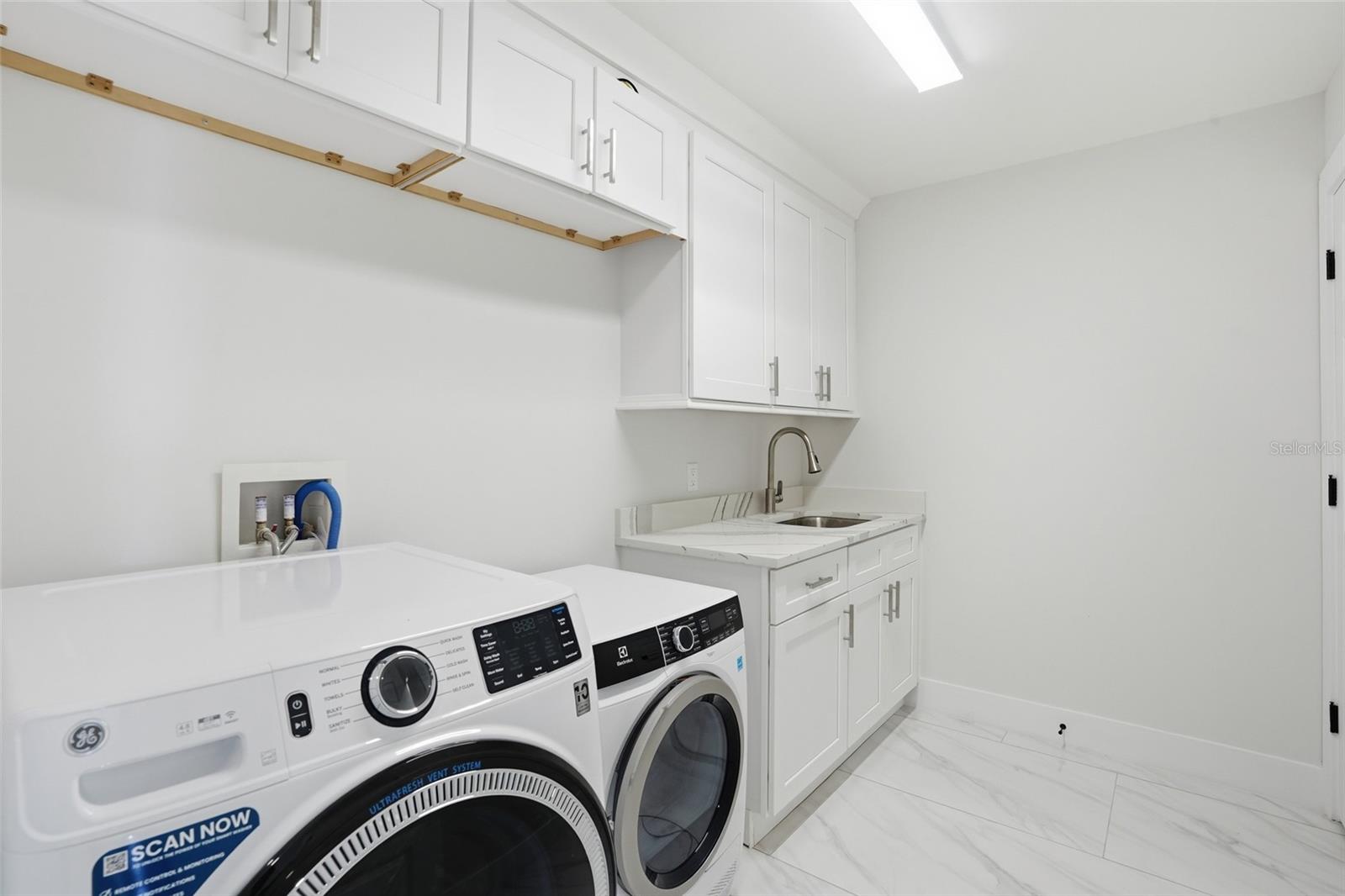 PARADISE POINTE - Residential