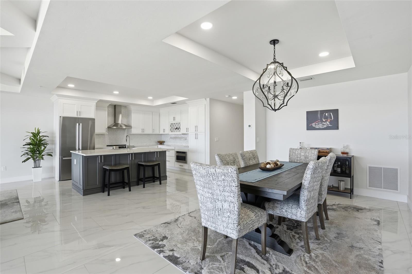 PARADISE POINTE - Residential