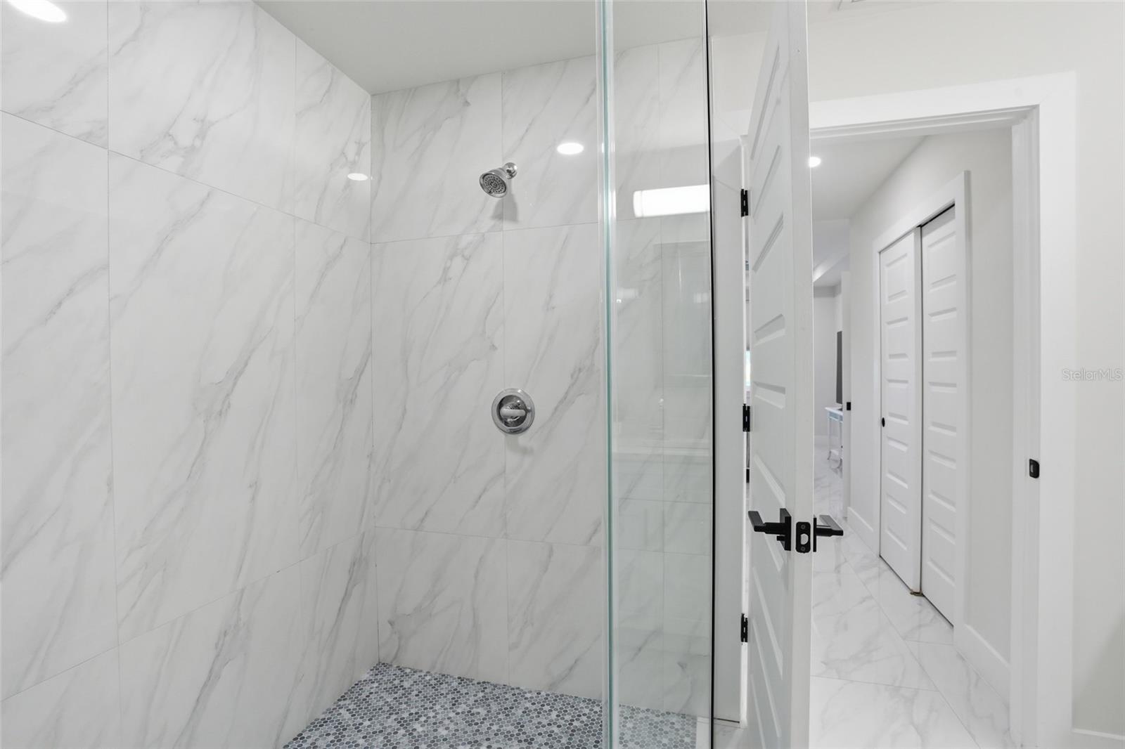 PARADISE POINTE - Residential