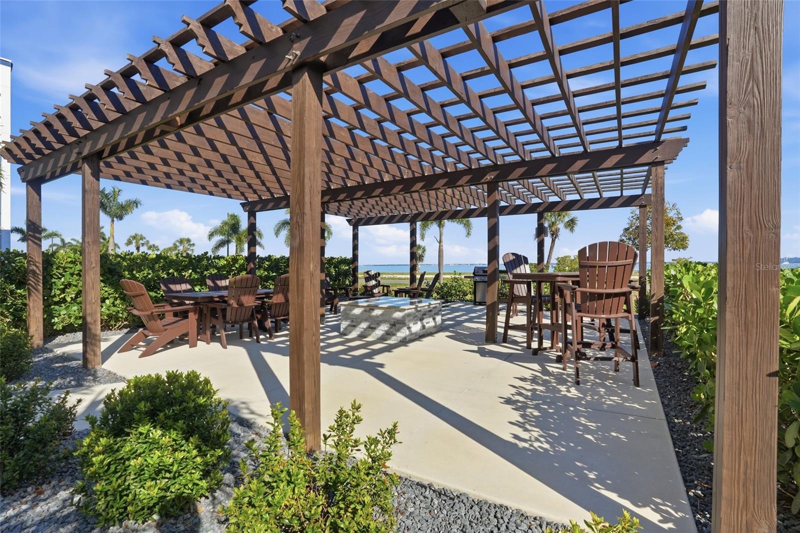 PARADISE POINTE - Residential