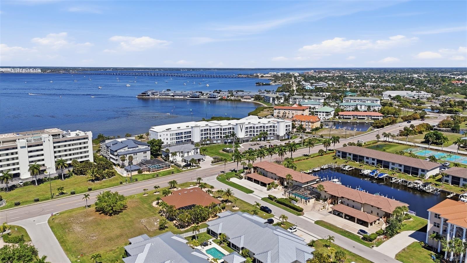 PARADISE POINTE - Residential