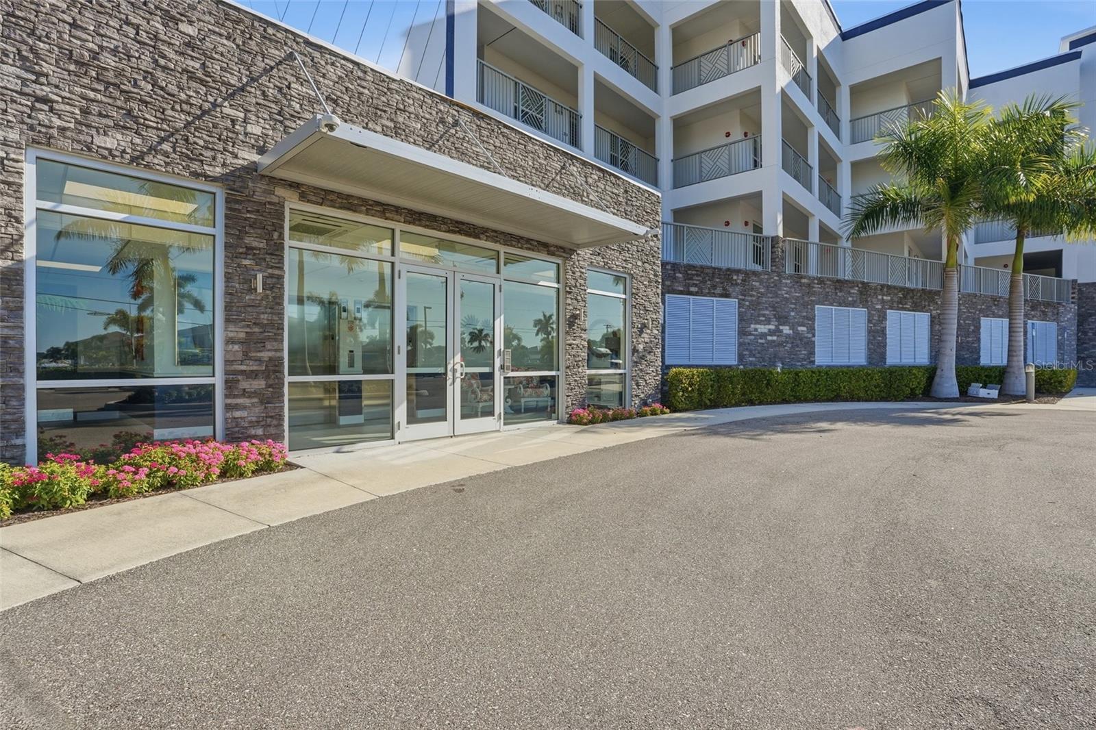 PARADISE POINTE - Residential