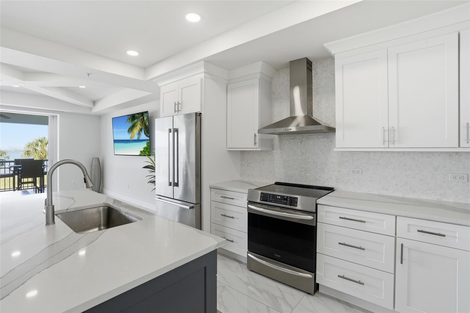 PARADISE POINTE - Residential