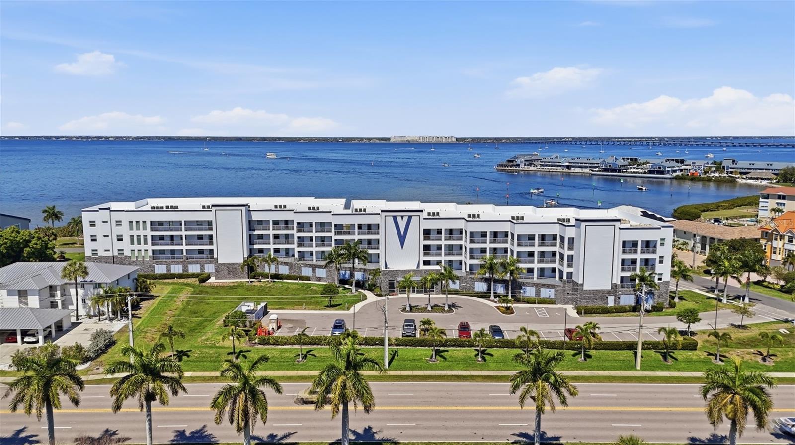 PARADISE POINTE - Residential