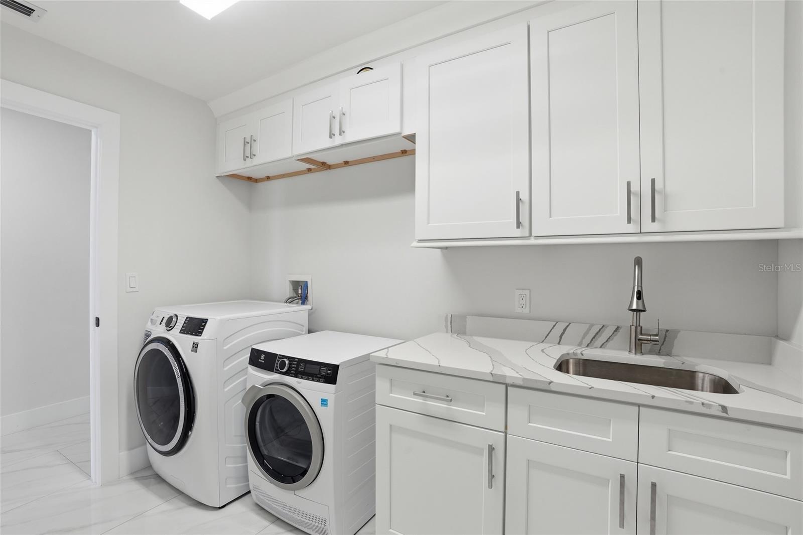 PARADISE POINTE - Residential