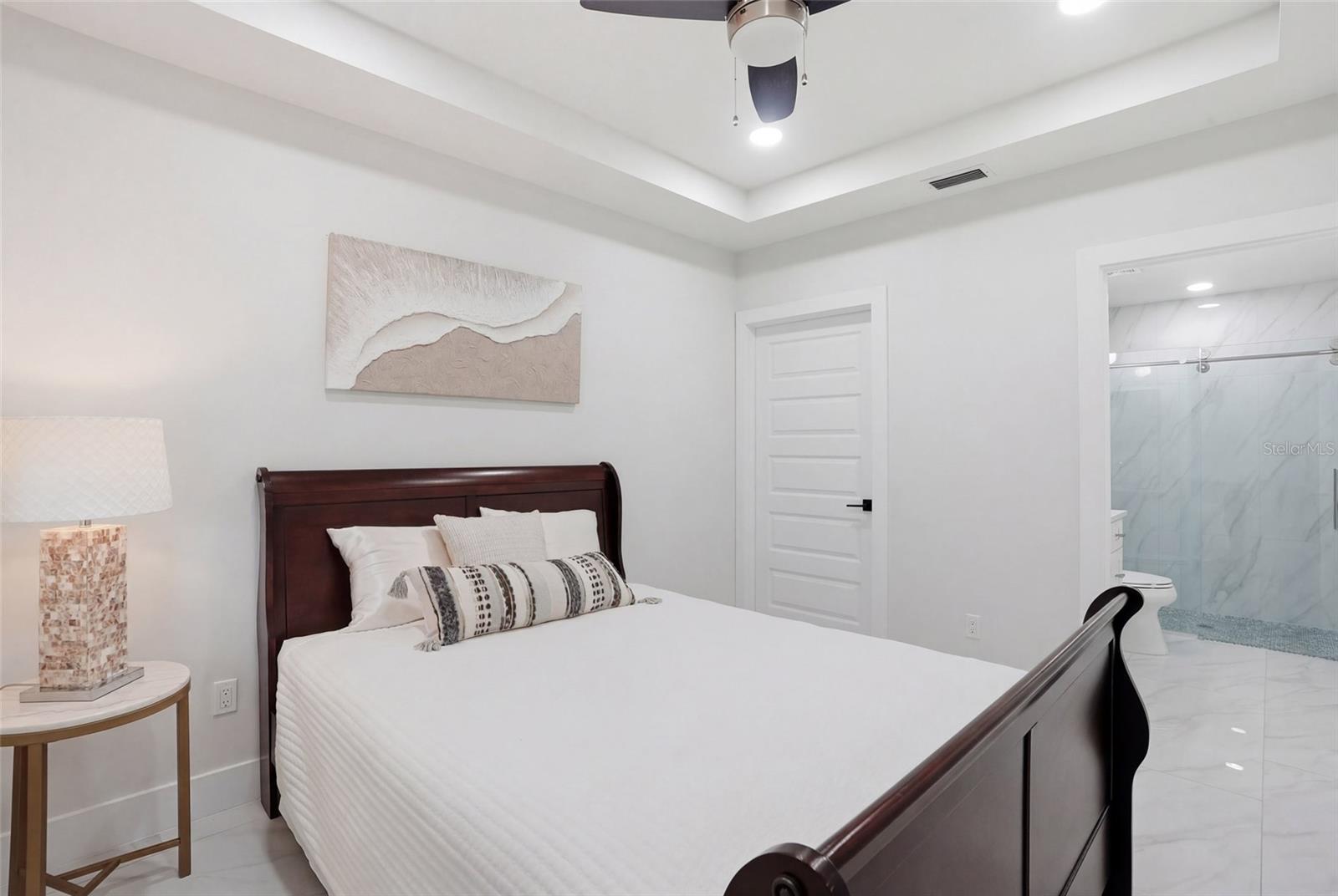 PARADISE POINTE - Residential