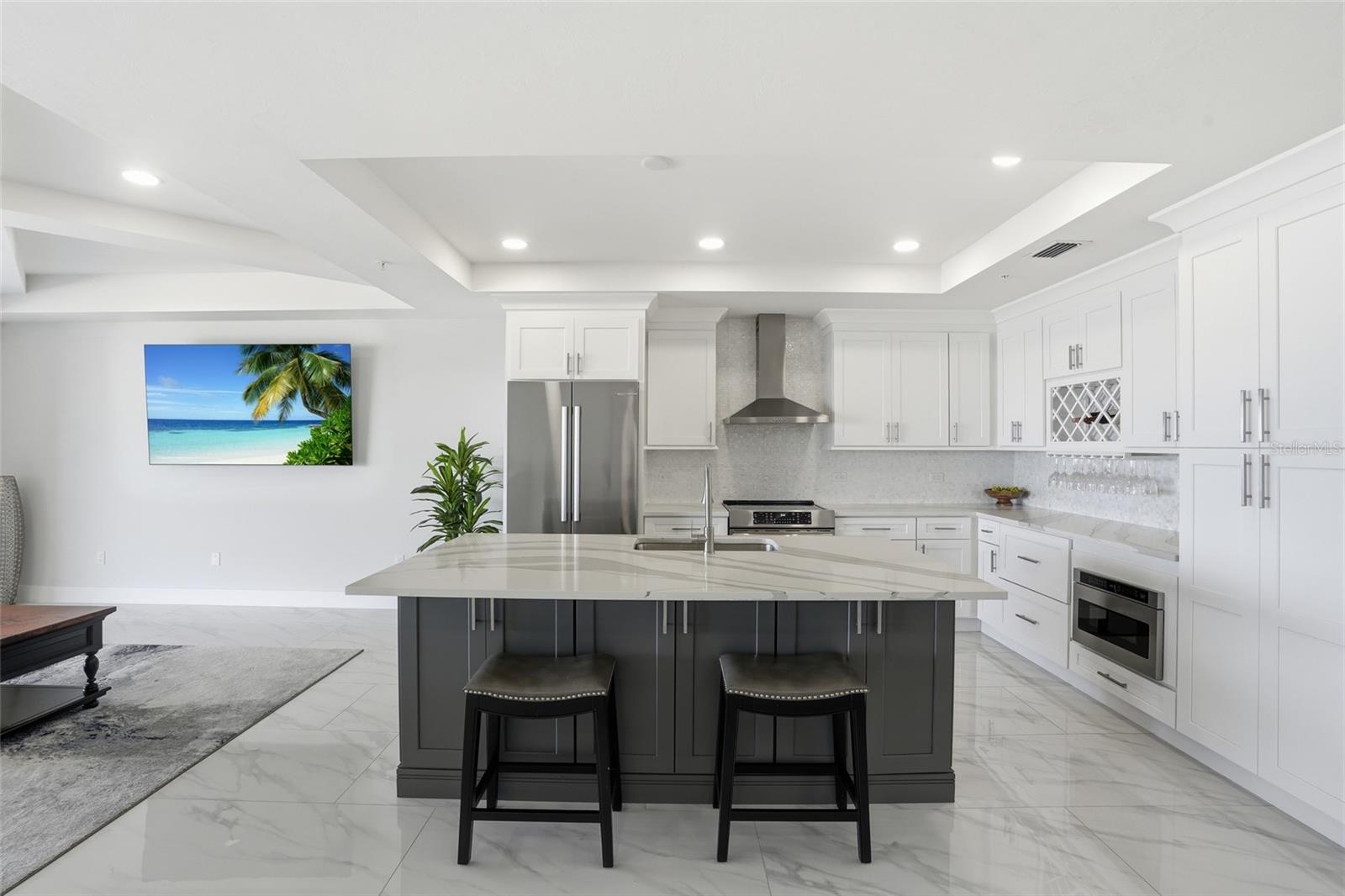 PARADISE POINTE - Residential