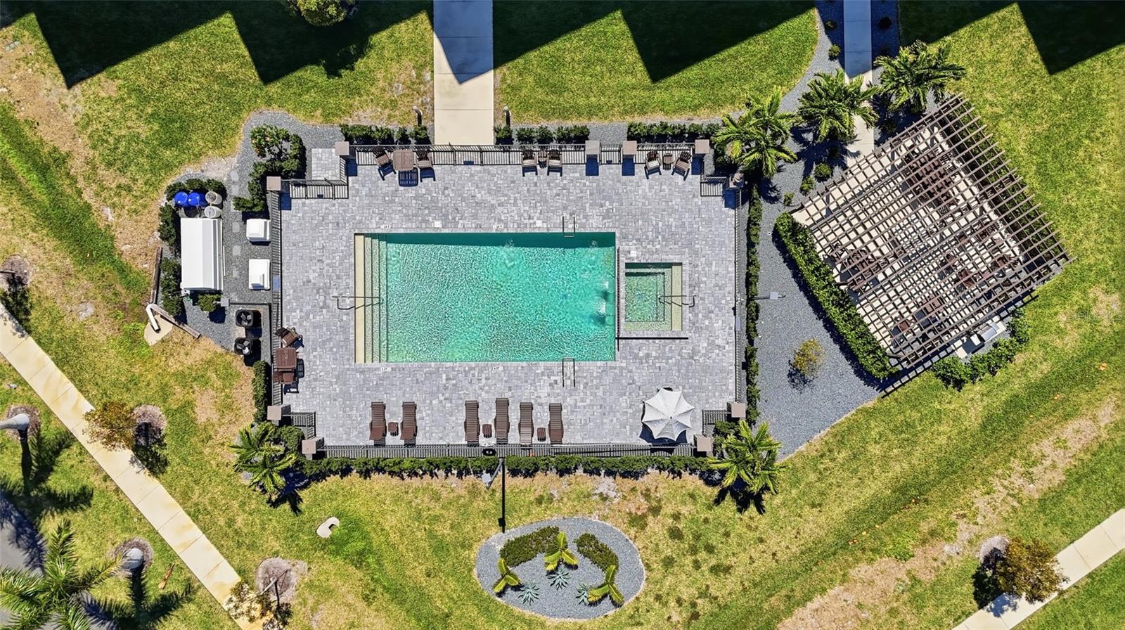 PARADISE POINTE - Residential