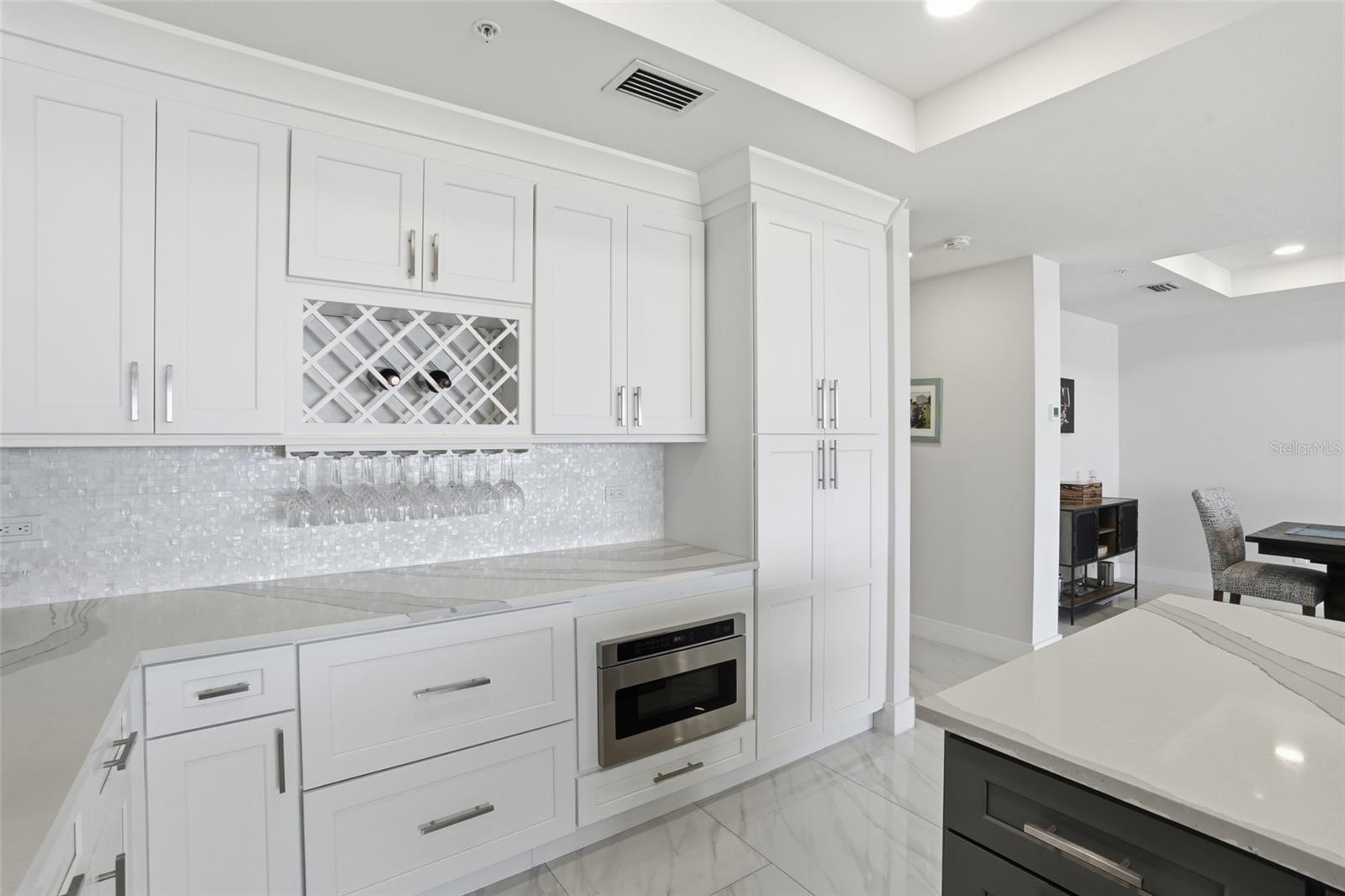 PARADISE POINTE - Residential