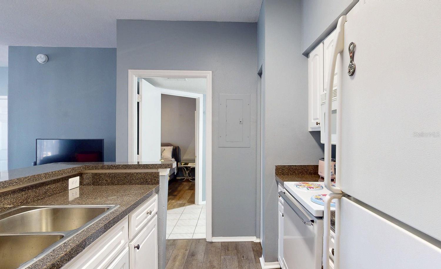 BEACHWAY CONDOS - Residential