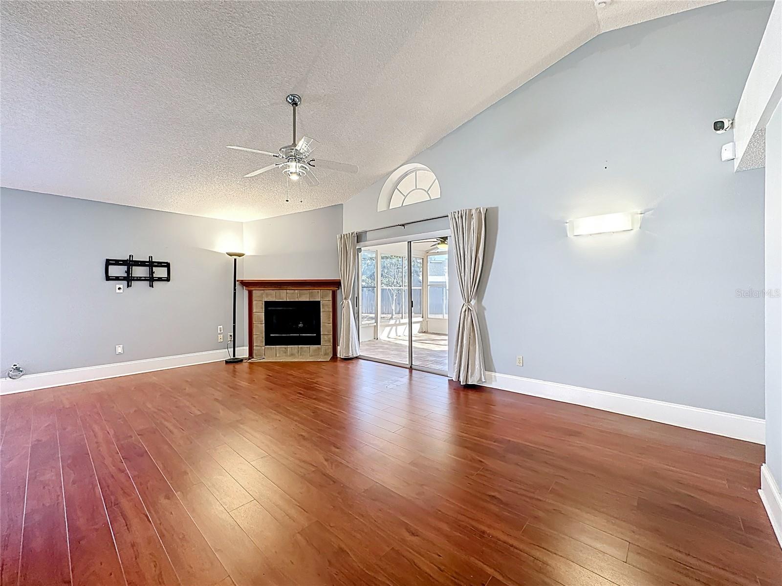 3717 NARROLINE DRIVE