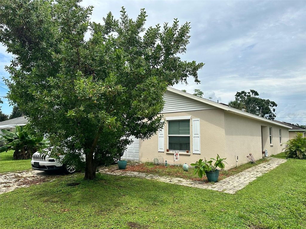 Photo of 4000 Almond Avenue, Sarasota, FL 34234 (MLS # A4665776)