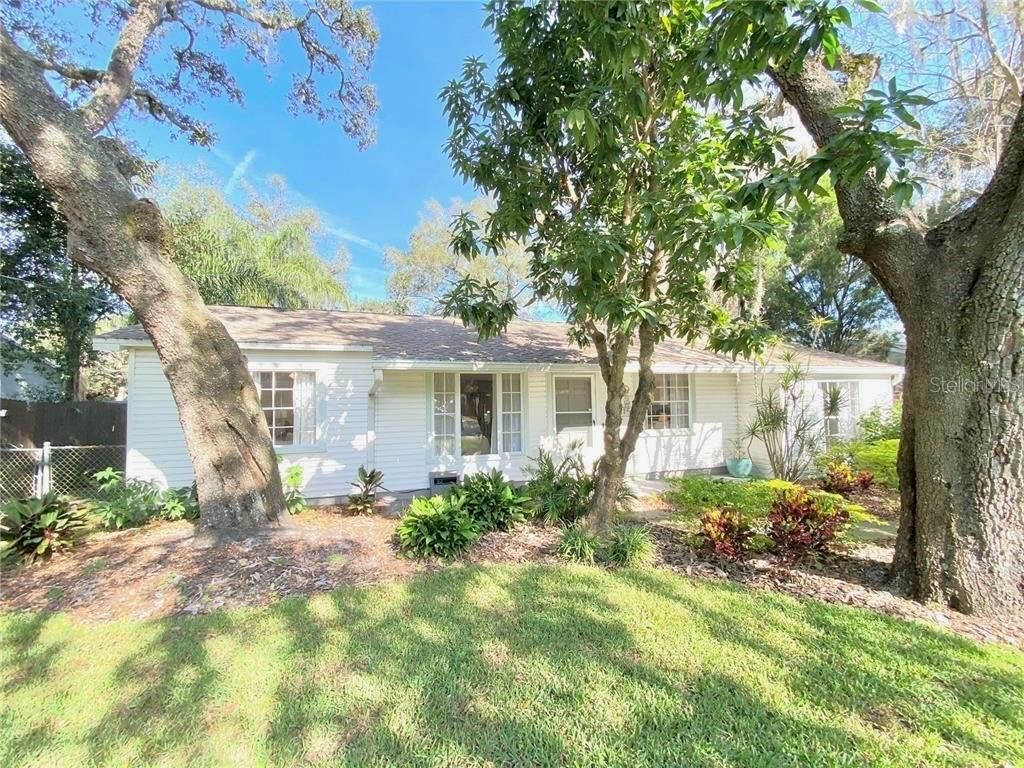 Photo of 815 W Lowry Lane, Tampa, FL 33604 (MLS # TB8464243)