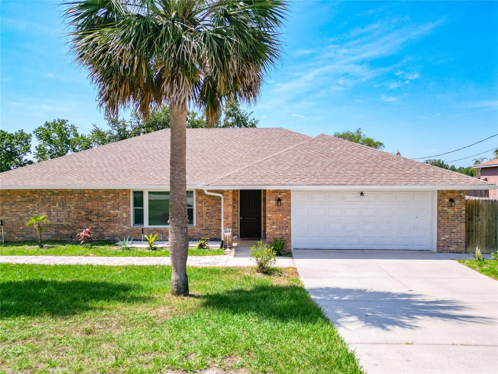 1233 GLADSTONE DRIVE