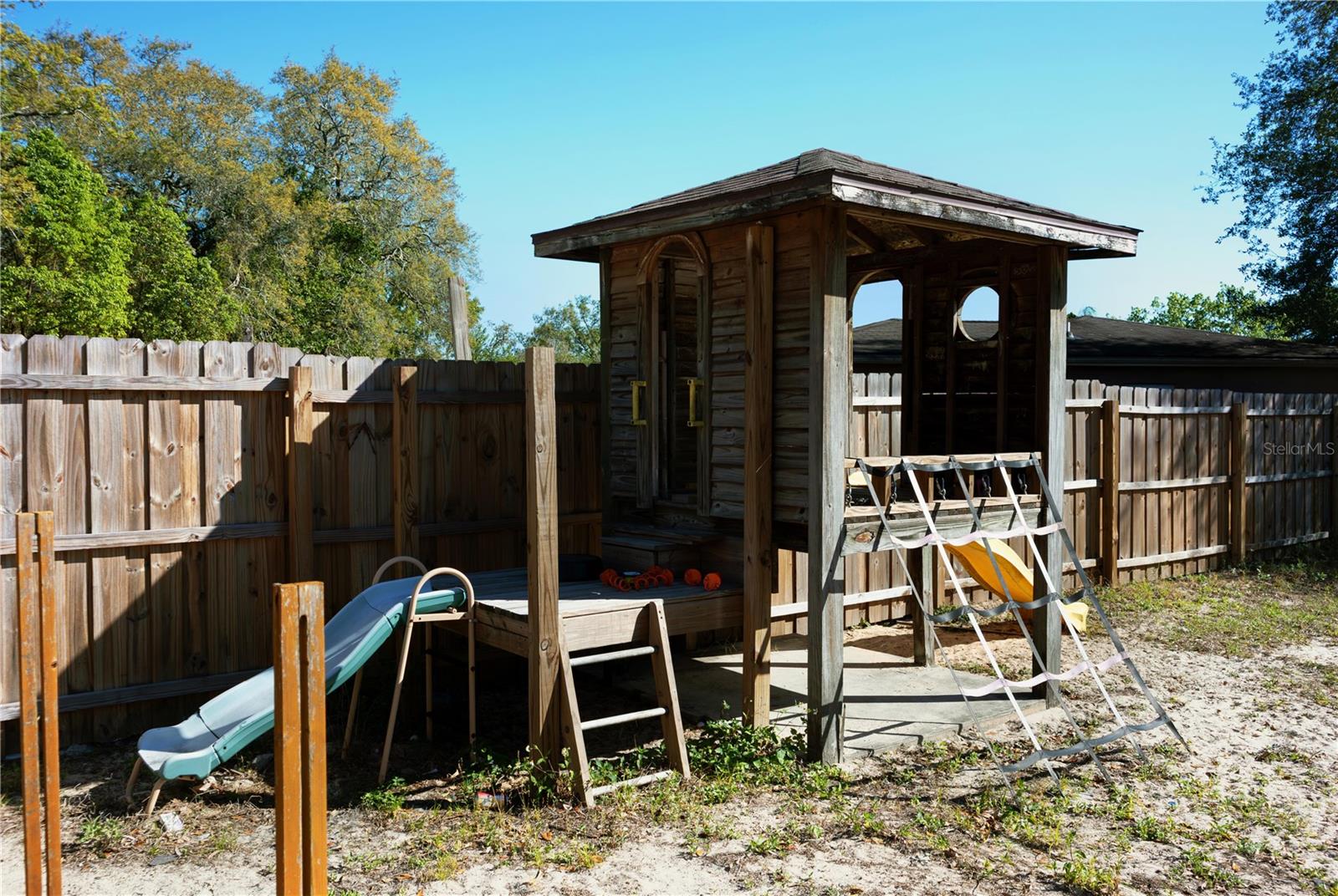 THE LAKES - Residential