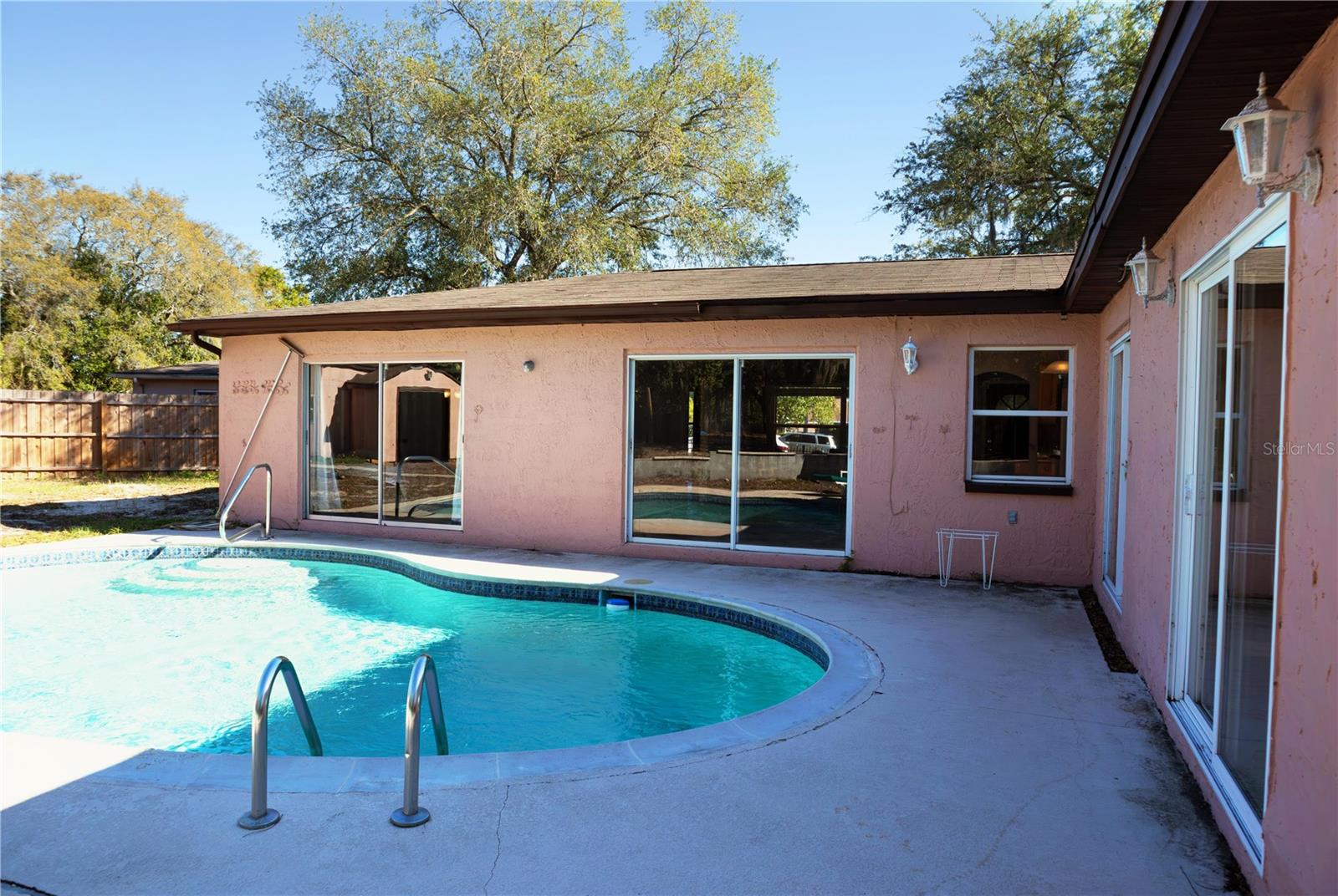 THE LAKES - Residential