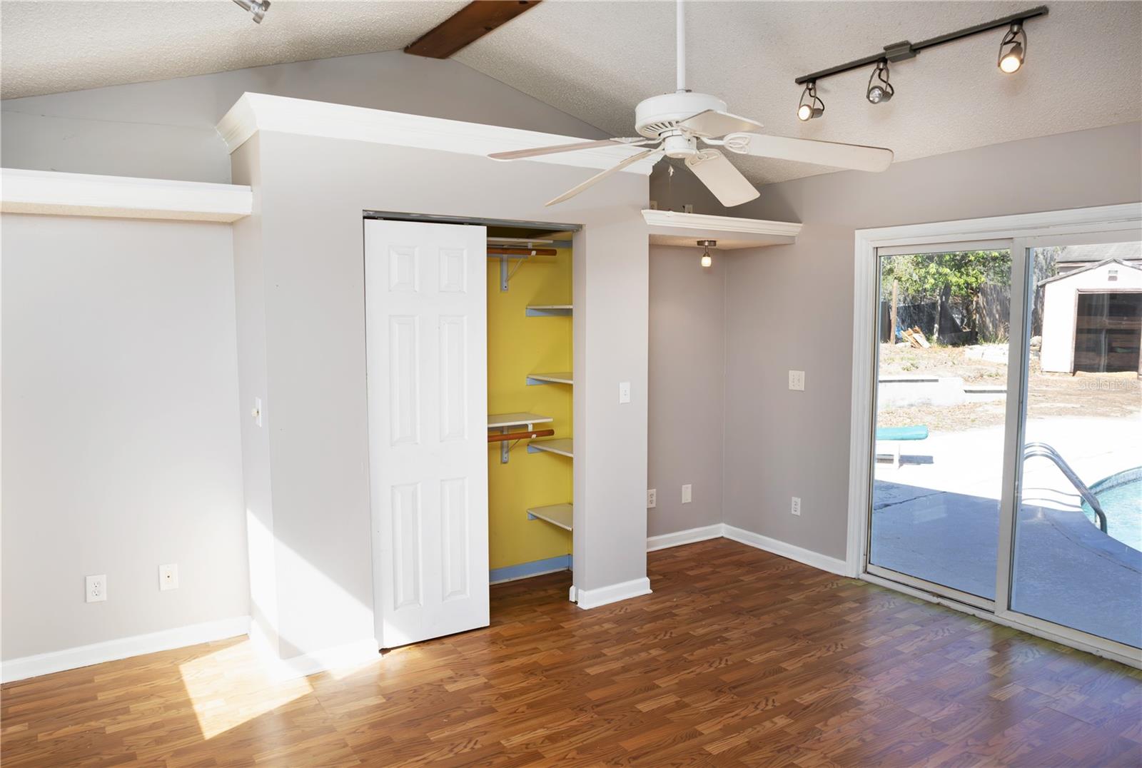 THE LAKES - Residential