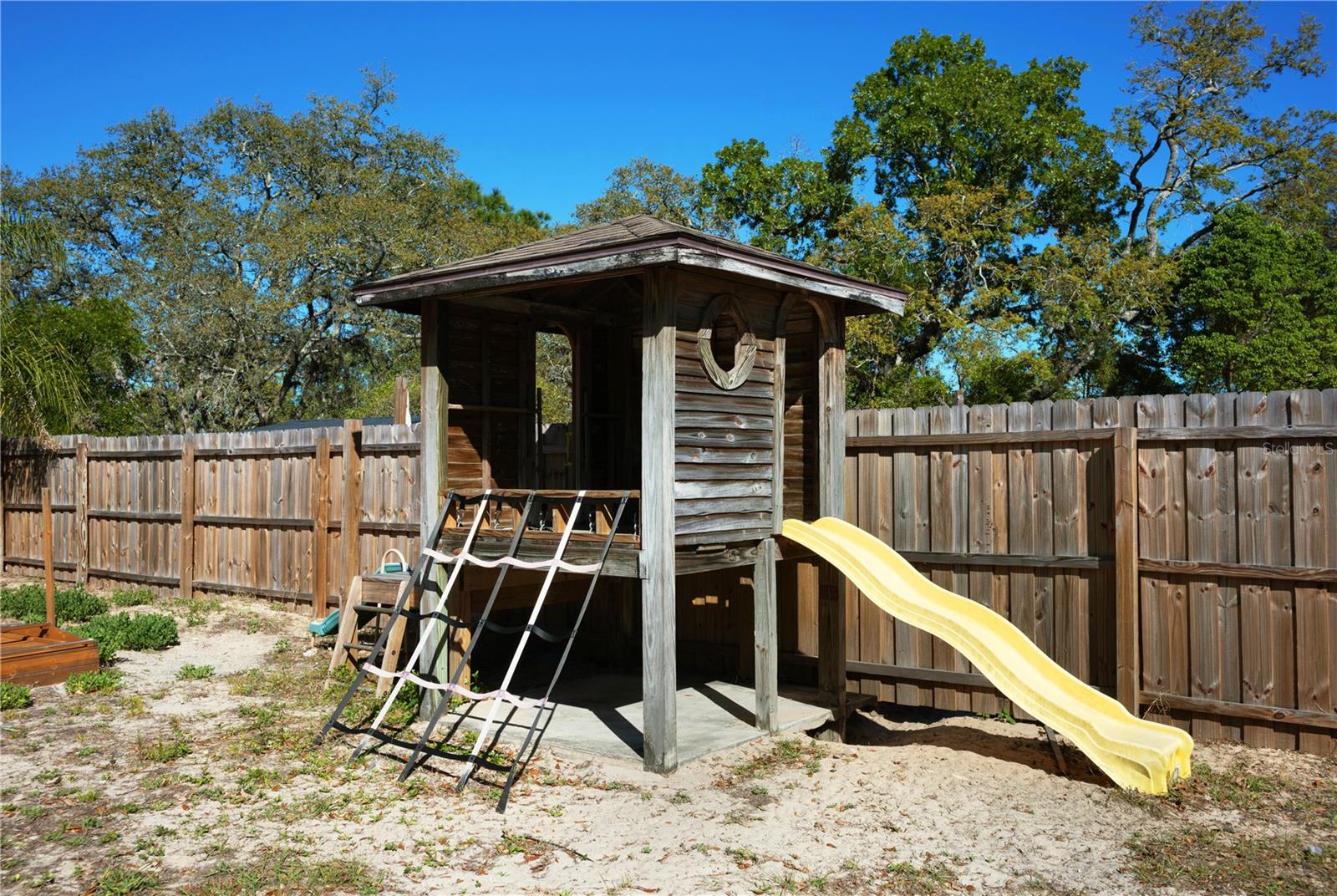 THE LAKES - Residential