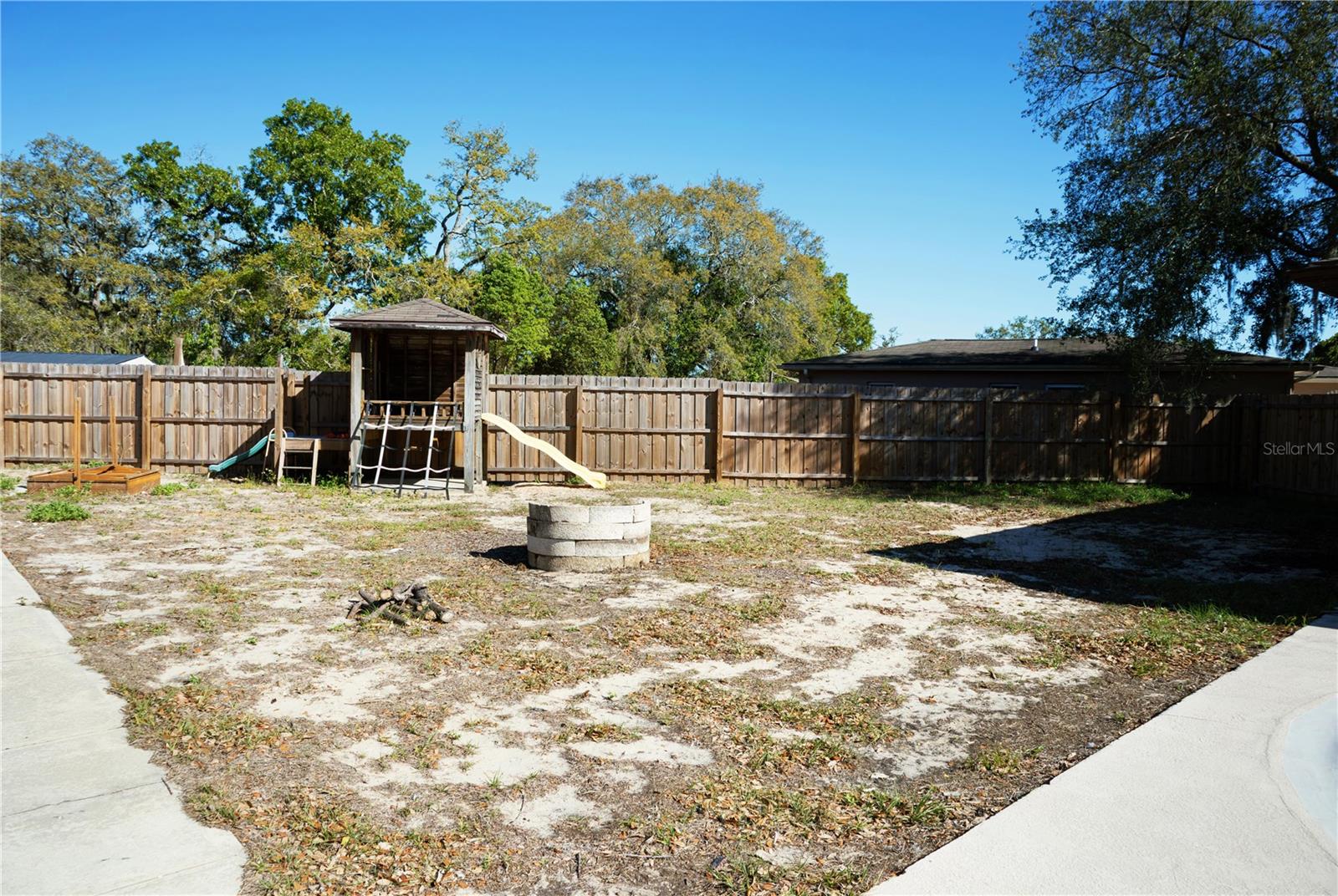 THE LAKES - Residential