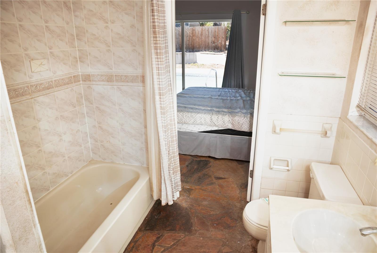 THE LAKES - Residential