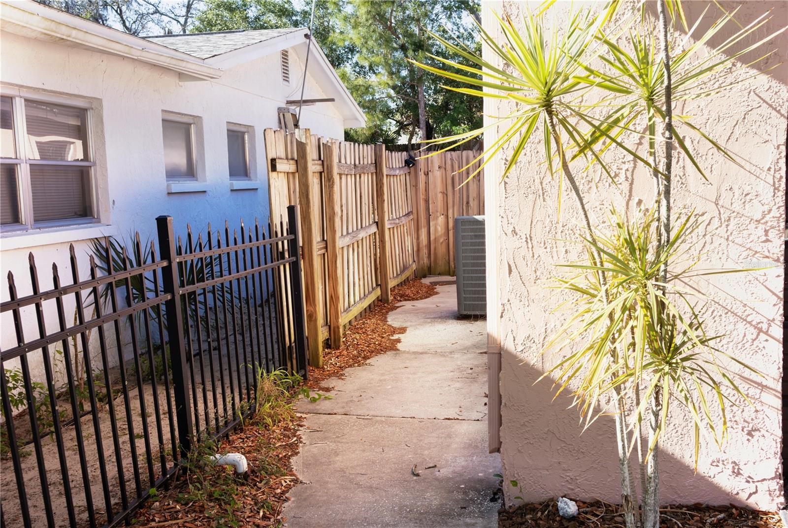 THE LAKES - Residential