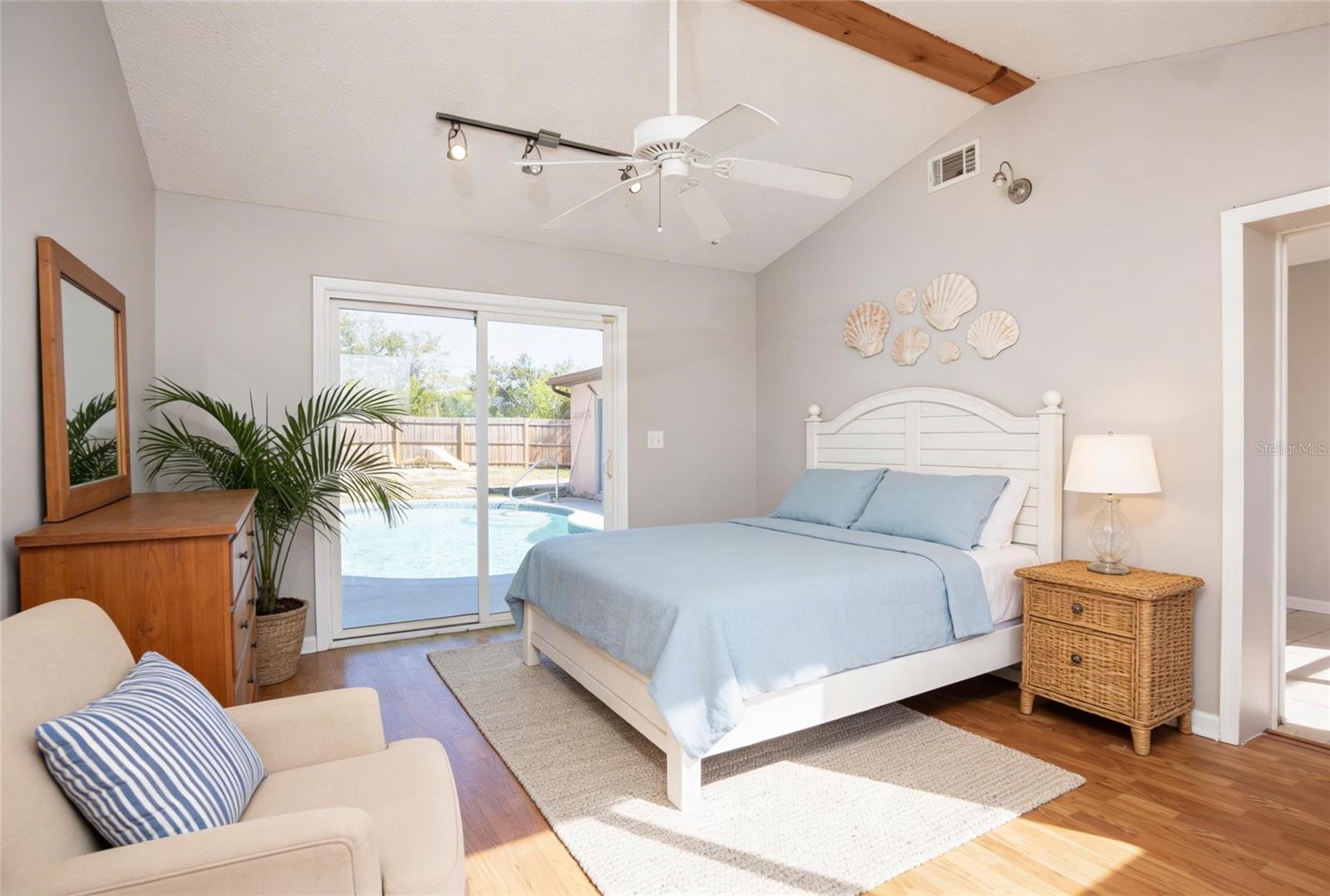 THE LAKES - Residential