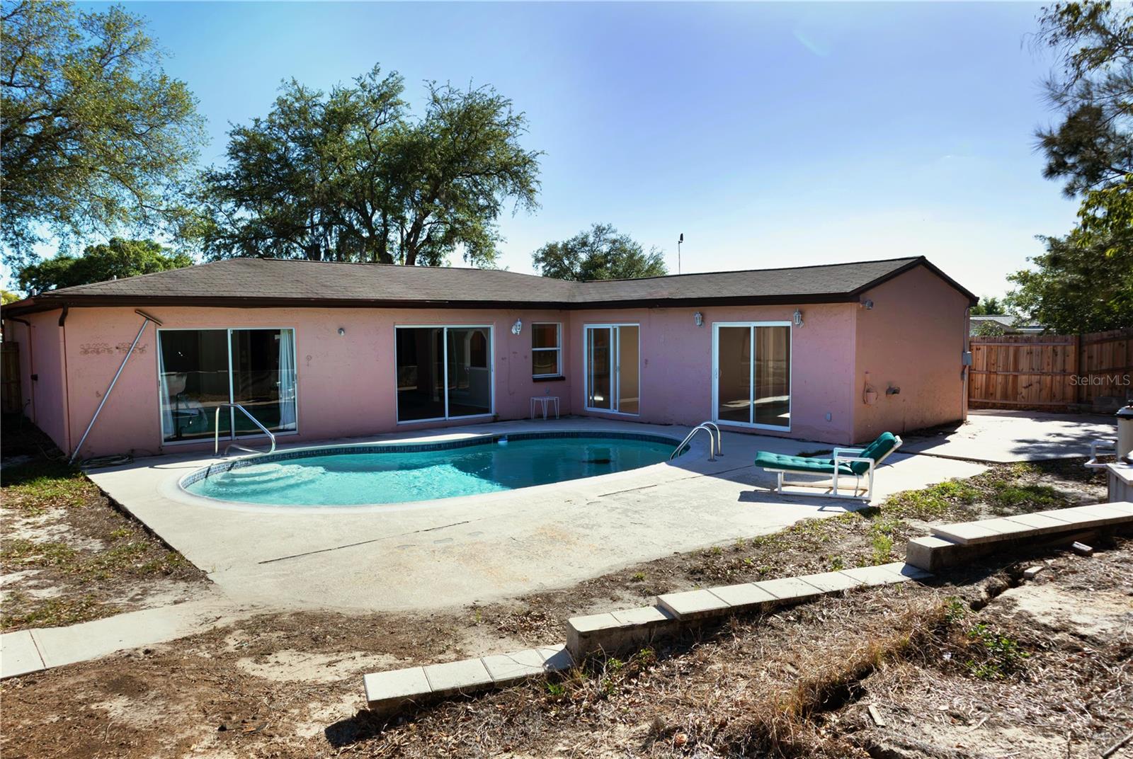 THE LAKES - Residential