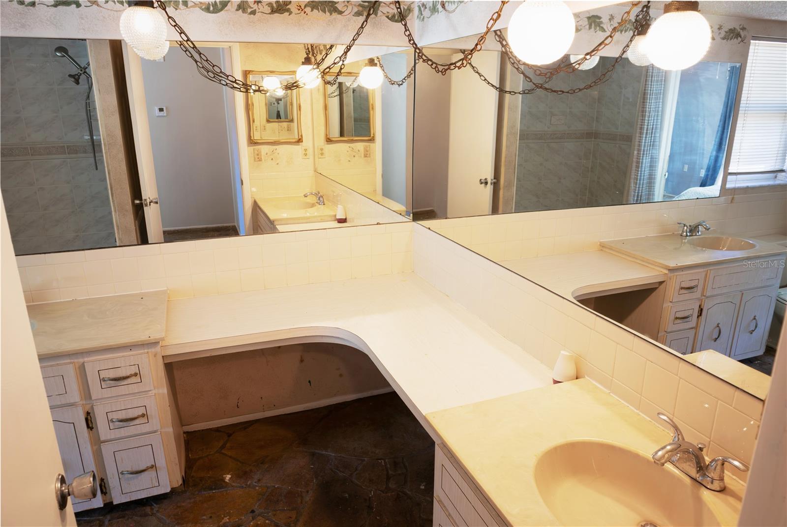 THE LAKES - Residential