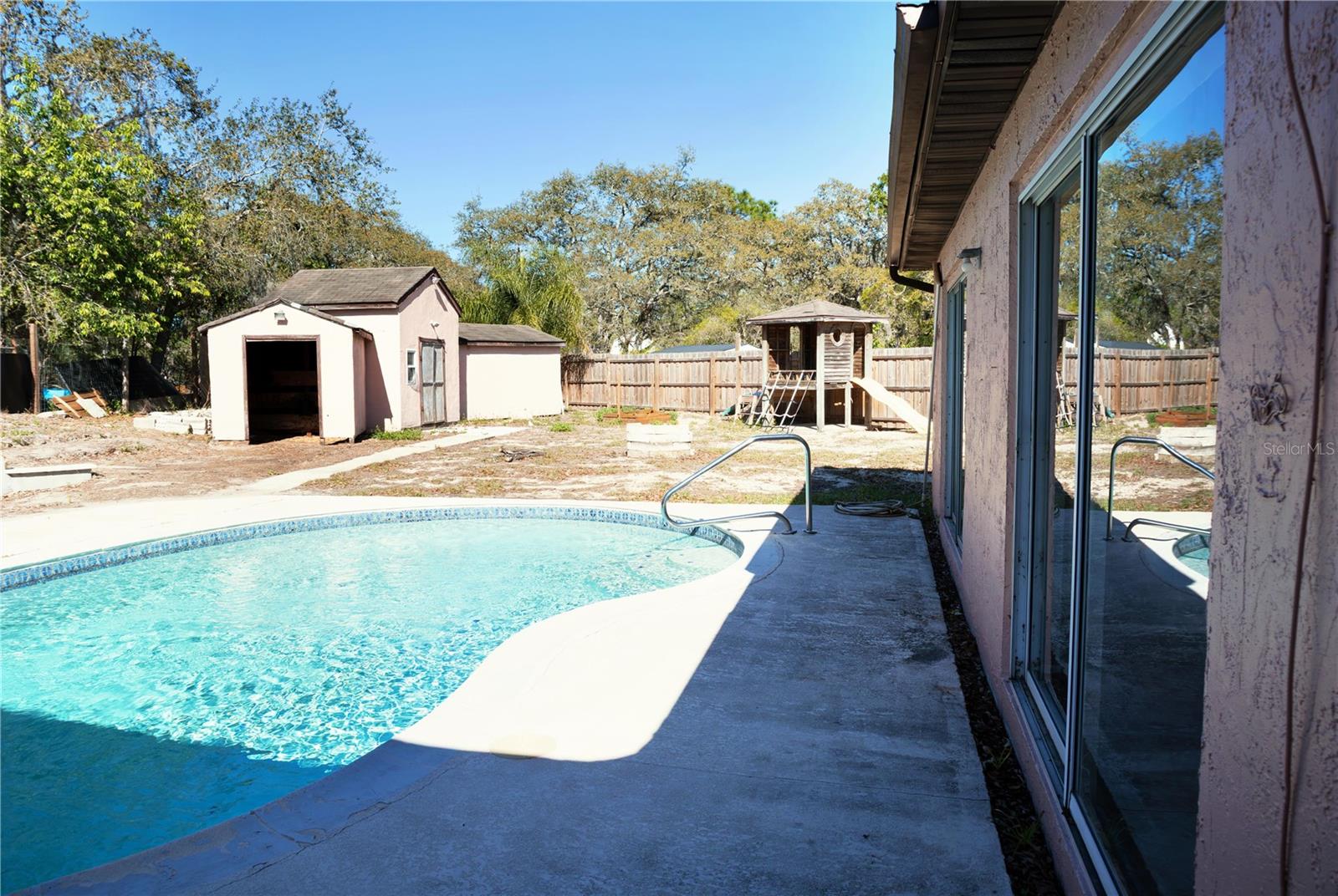 THE LAKES - Residential