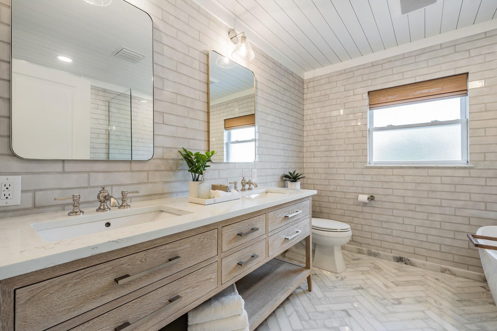 HARBOR VIEW VILLAS 1ST ADD - Residential