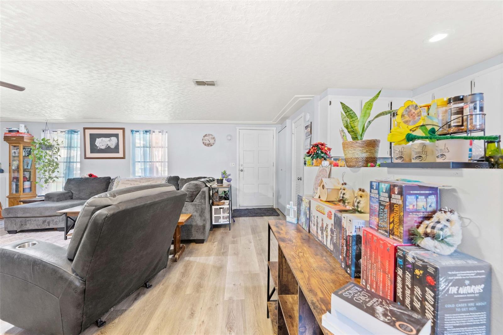 PEARL COURT - Residential