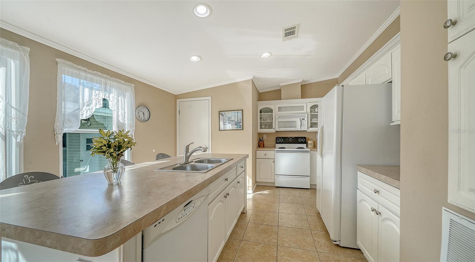 OAKWOOD MANOR - Residential